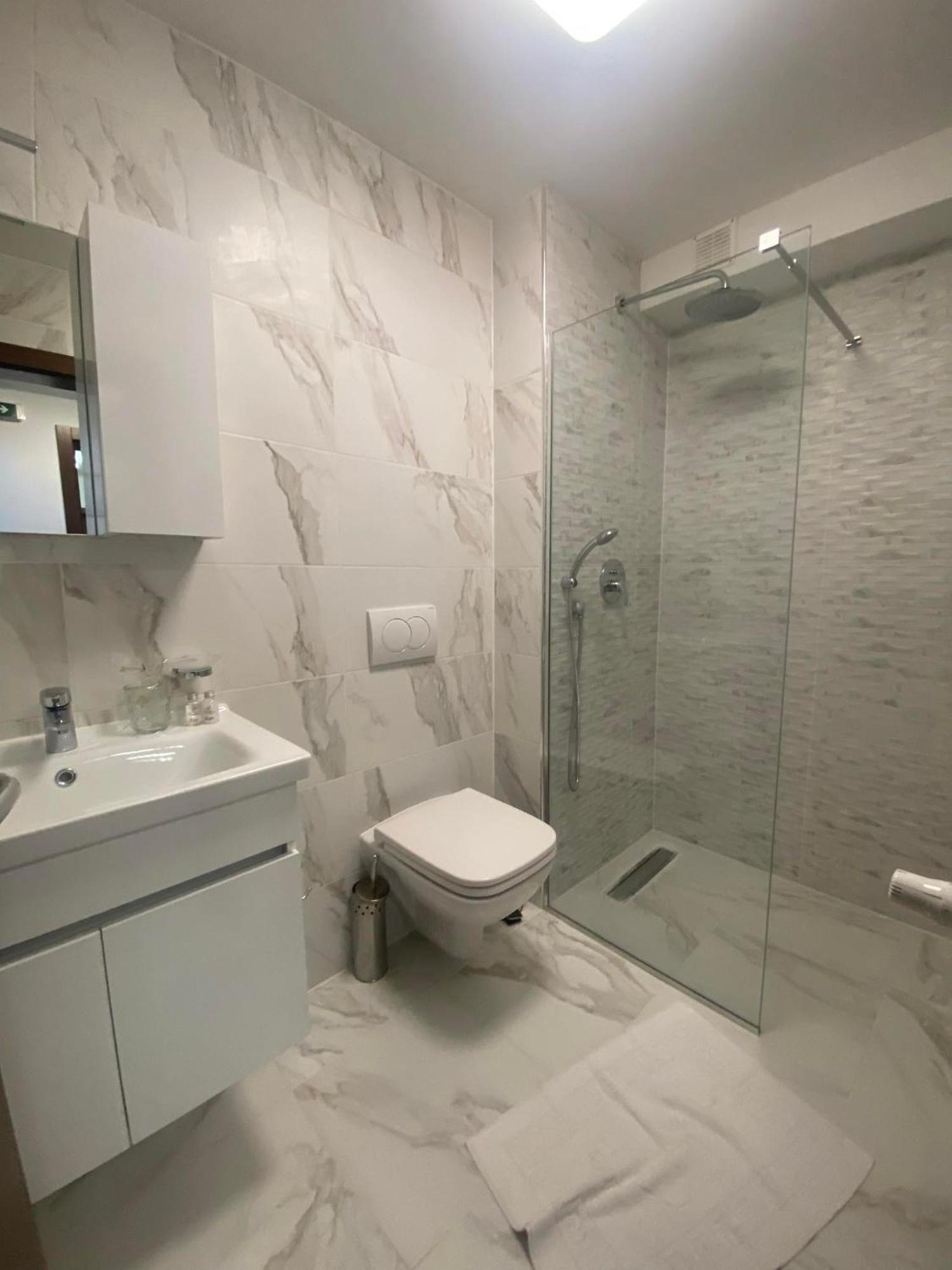 Dishli Hotel & Spa ستروغا المظهر الخارجي الصورة