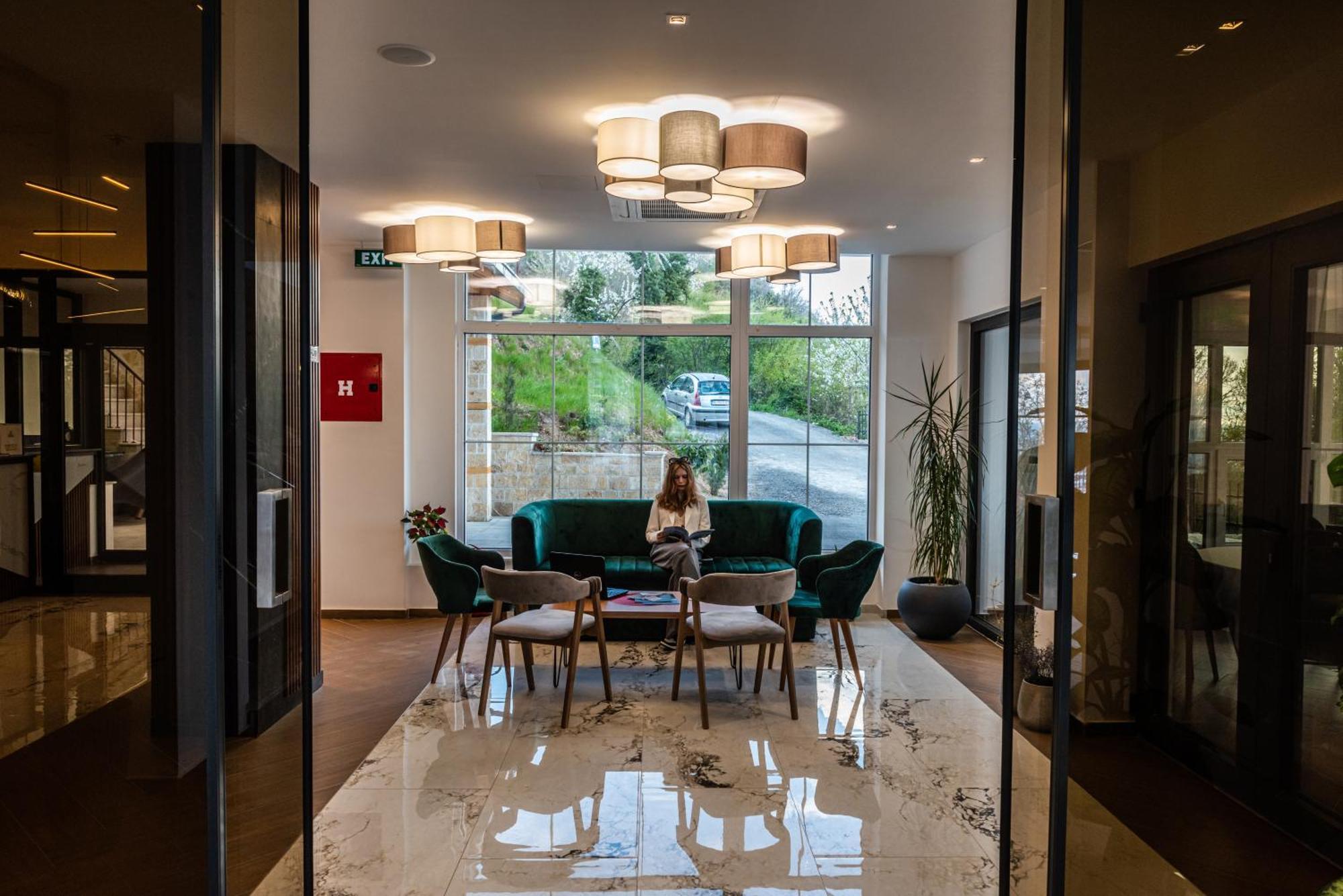 Dishli Hotel & Spa ستروغا المظهر الخارجي الصورة